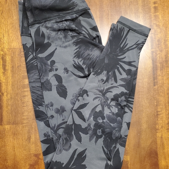 lululemon athletica Pants - Lululemon Brisk Bloom Wunder Under Full Length Leggings sz 6